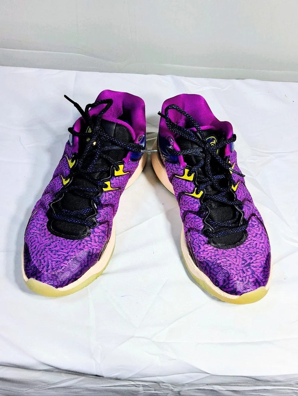 Kevin Durant Nike KD17 Men's Size 7.5 Purple and Fuschia Pink Low Cut Sneakers